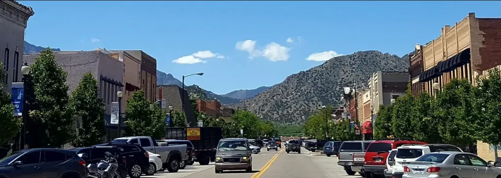 Historic Cañon City street with free parks and attractions near the Royal Gorge